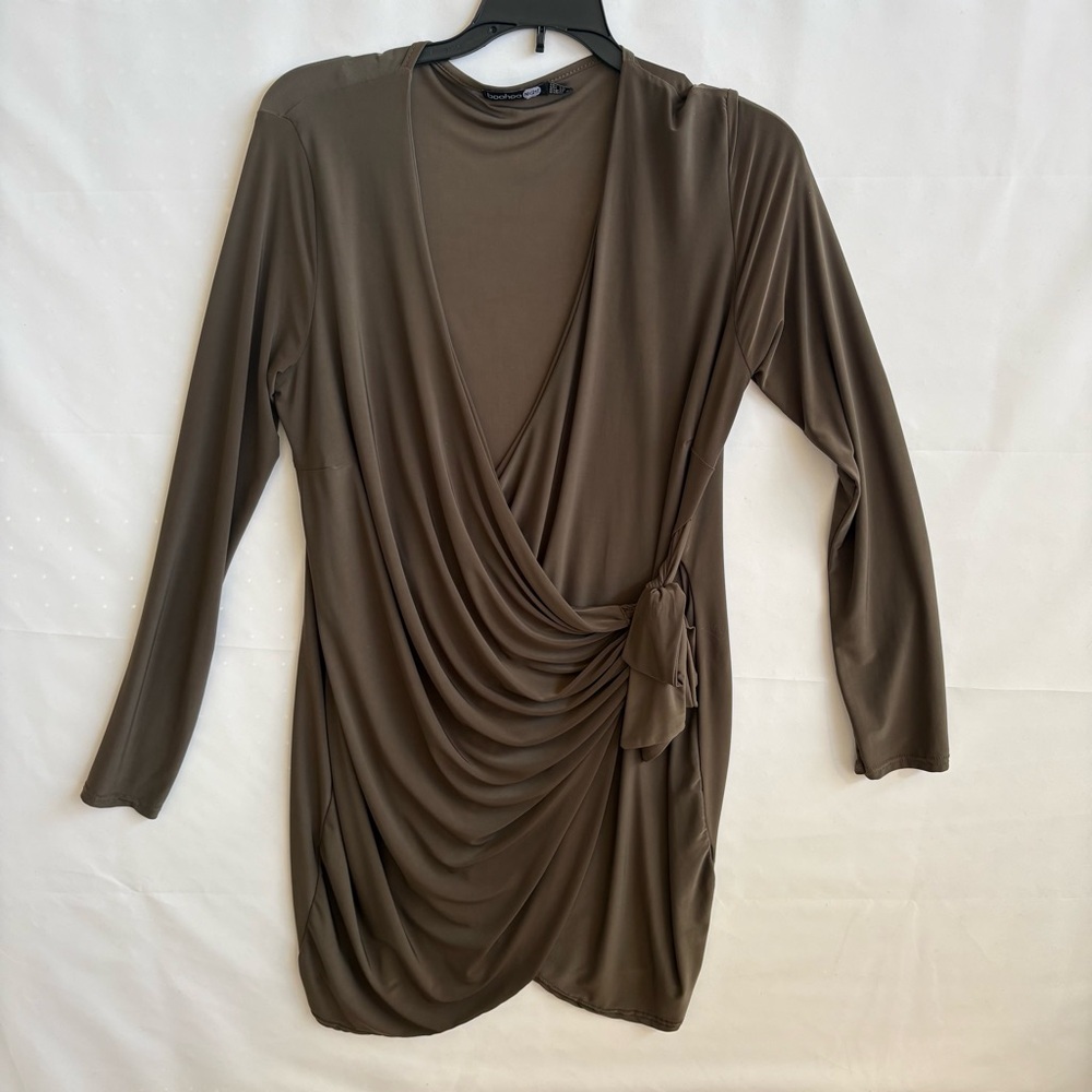 Boohoo Night Brown Wrap dress w/tie. Size 10. PTP 21”. - 25” w/stretch INV25/475